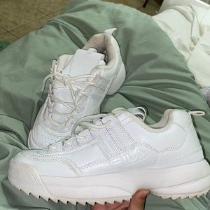 white fila shoes